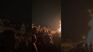 Das Schönste Osterfeuer Deutschlands 🇩🇪osterfest osterfeuer hamburg elbe [upl. by Llenehc]