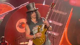 Slash guitar solo Wrigley Field Sept 16 2021 [upl. by Palermo]