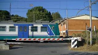 Spoorwegovergang Massarosa Bozzano I  Railroad crossing  Passaggio a livello [upl. by Willard851]