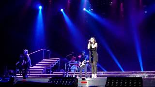 Laura Pausini  Destino Paraiso Live at Barcelona [upl. by Eradis538]