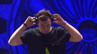 Hardwell playing Darude Sandstorm  Tomorrowland 2015 [upl. by Hawger749]