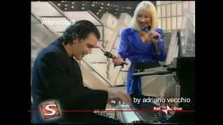 Raffaella Carrà SANREMO 2001 ospita Antonio Banderas [upl. by Dombrowski]