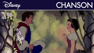 Blanche Neige et les Sept Nains  Un sourire en chantant I Disney [upl. by Arikahs]