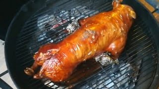 Cochinillo asado en barbacoa weber [upl. by Attenyw]