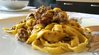 Tagliatelle con salsiccia e tartufata bianca  Le video ricette di Lara [upl. by Mukul961]