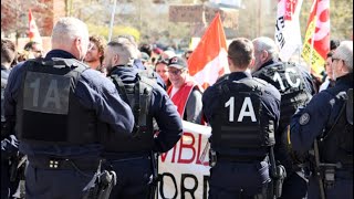 Élisabeth Borne huée par 200 manifestants lors dun déplacement à lhôpital de Rodez [upl. by Jill]