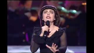 Mireille Mathieu  Une vie damour  Non je ne regrette rien [upl. by Aloivaf]