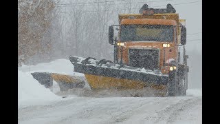 Déneigement des rues et trottoirs  Ville de SaintGeorges  2018 [upl. by Zitella869]