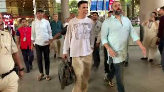 AKSHAY KUMAR BACK IN MUMBAI FROM LONDON SPOTTED AT AIRPORT [upl. by Narton]