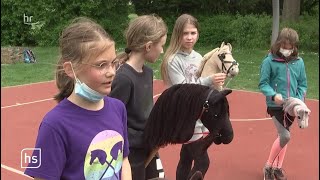 Hobby Horsing Reiten auf Steckenpferden  hessenschau [upl. by Alohcin949]