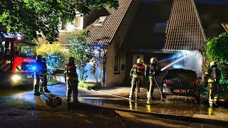 Autobrand slaat over op woning aan De Werft in Moergestel  17062018 [upl. by Calandria]