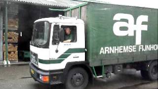 Henk parkeert een 12192 MAN Diesel vrachtwagen  truck  LKW [upl. by Nuris]