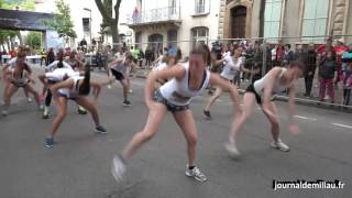 Retour dans lambiance du départ de la course du Viaduc de Millau 2016 [upl. by Choong783]