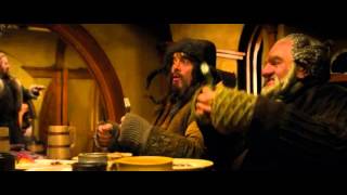 Le Hobbit chanson des nains fessant la vaisselle chez Bilbo [upl. by Aysan375]