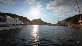 Panorama relaxant sur la citadelle de Bonifacio depuis le port de plaisance en Corse du Sud [upl. by Gracia]