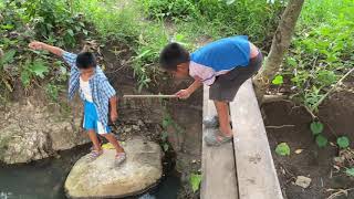 De pesca con Rambito  A estos niños les aburrió ir a la escuela [upl. by Kamilah]