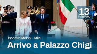 Larrivo del Presidente dellArgentina Milei a Palazzo Chigi [upl. by Acinoev]