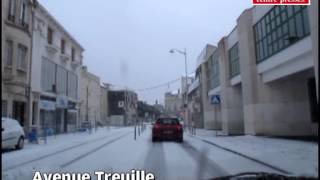 VIDEO Châtellerault  petite promenade en ville sous la neig [upl. by Nesilla856]