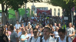 quotQuerdenkenquotDemo in München quotMan hat uns unsere Grundrechte genommenquot  AFP [upl. by Jemmie]