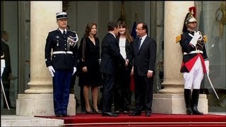 Nicolas Sarkozy quitte lElysée en compagnie de son épouse Carla Bruni [upl. by Etnovaj]