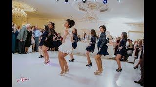 Esküvői meglepetés tánc a vőlegénynek 2018  Bride and bridesmaids surprise wedding dance [upl. by Dyal]