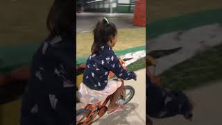 MARCELA QUER ANDAR EM PÉ NA BICICLETA 😂 [upl. by Kcirdaed]