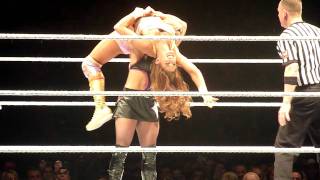 4 Novembre 2011  Catch Américain  Match Beth Phoenix contre Eve Torres [upl. by Dotti607]