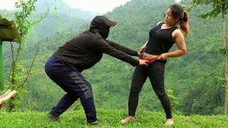 Bad guys stalking attack girl run away harvesting forest products and processing medicinal herbs [upl. by Elvera]