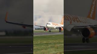 플심 이지젯 A320 영국 맨체스터 공항 착륙 msfs landing easyjet manchesterairport [upl. by Ilysa]