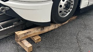 Kenworth slipper load to Wisconsin… how to undeck the paccar zwingslipper load [upl. by Nnhoj179]