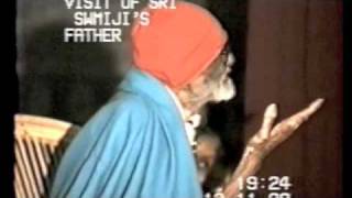 Swami Narahari Teertha visits Sri Swamiji [upl. by Hardunn]