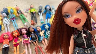 OPENING A HUGE MONSTER HIGH DOLL LOT FROM EBAY  20 dolls Thrift hauls [upl. by Ahsiekrats964]