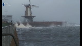 Storm Eunice raast over Vlissingen [upl. by Ayhay135]