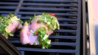 Grillad kycklinglårfilé med chimichurri  Grilltips från Coop [upl. by Placeeda]