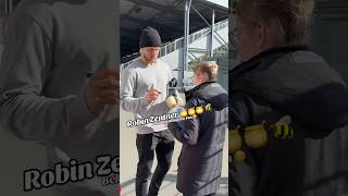 Robin Zentner bekommt Honig 🍯🍯 von Fan☺️😂  honig biene zentner fan geschenk mainz mainz05 [upl. by Cate]