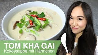 REZEPT Tom Kha Gai  thailändische Kokosmilch Suppe mit Hähnchen  Thai Kokossuppe [upl. by Heman]