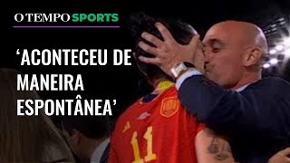 Dirigente espanhol pede desculpa por beijar jogadora à força na final da Copa do Mundo [upl. by Eedrahc]